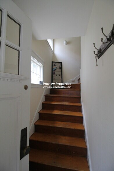 Building Photo - 14 Champney St