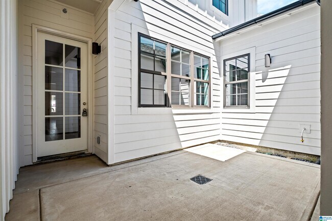 Building Photo - 3789 Poe Dr
