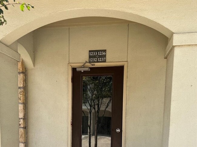 Building Photo - 7701 Rialto Blvd