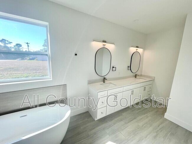 Building Photo - 4661 Fairlane Dr