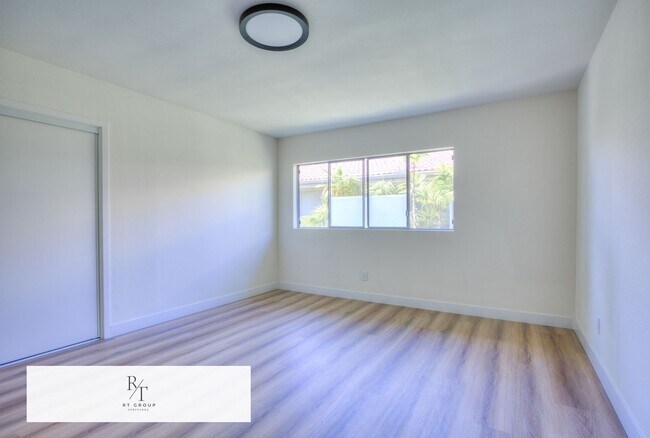 Building Photo - Fully Upgraded Spacious 3-Bedroom Unit in Prime Arcadia Location