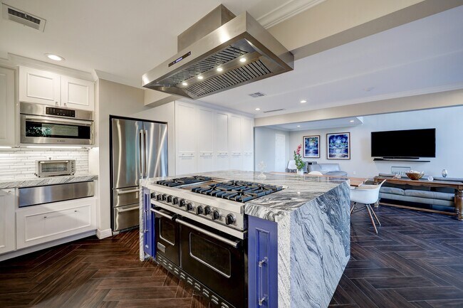 Building Photo - 4732 Post Oak Timber Dr