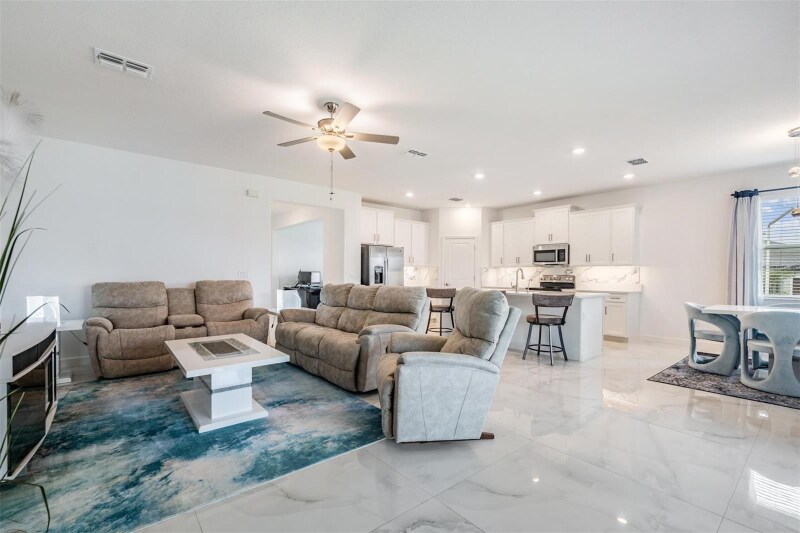 Building Photo - 10381 Tupper Cay Dr