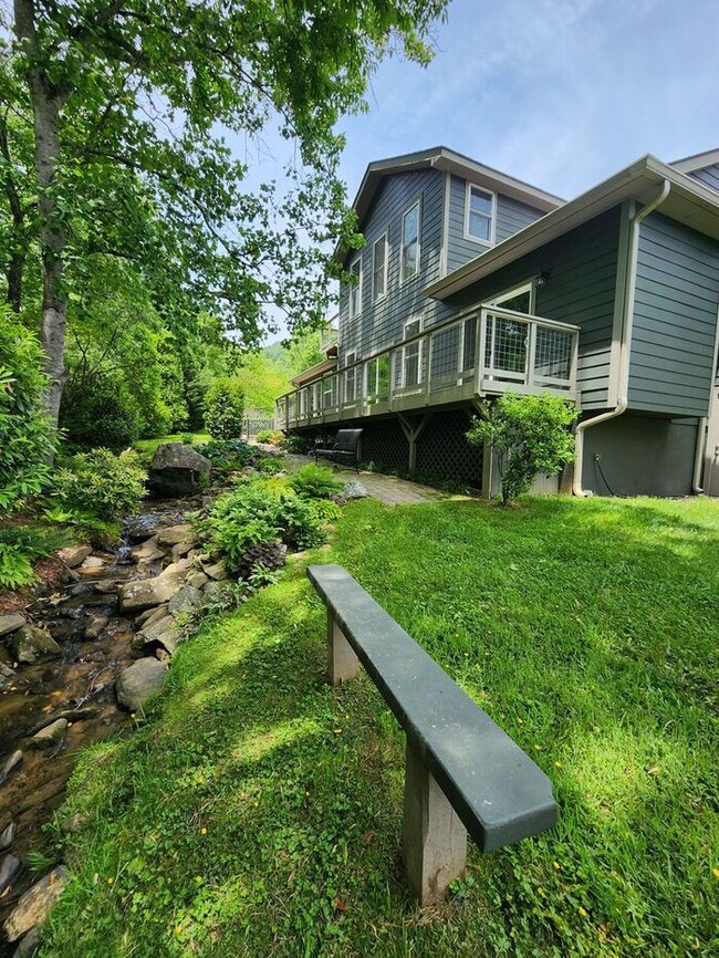 Building Photo - Beautiful East Asheville Long Term Rental ...