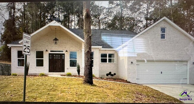 Primary Photo - 405 Echo Ln