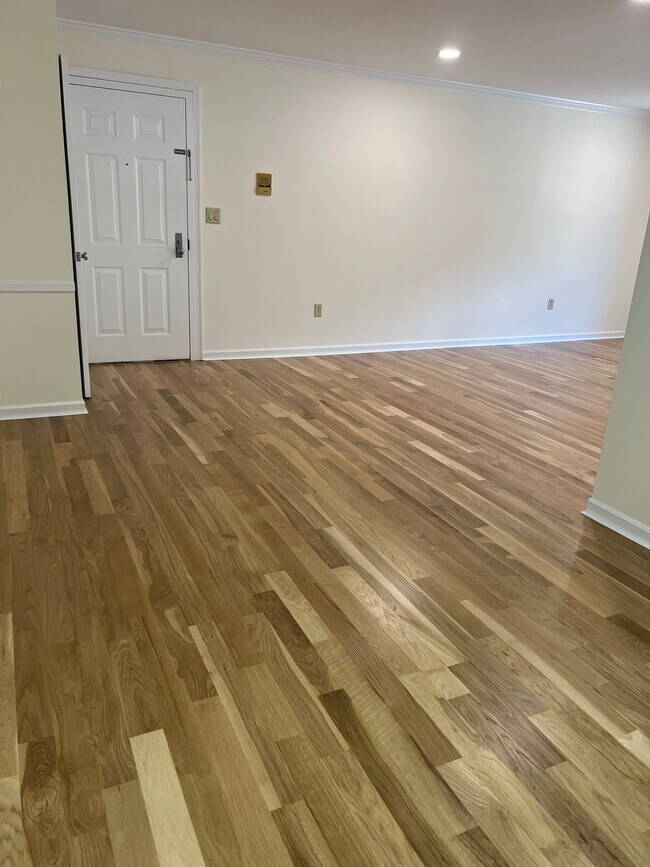 Building Photo - 662 Goffle Rd