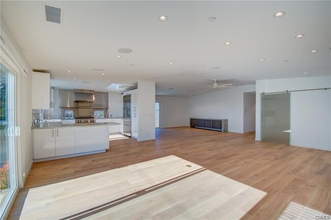 Building Photo - 2880 Chateau Way