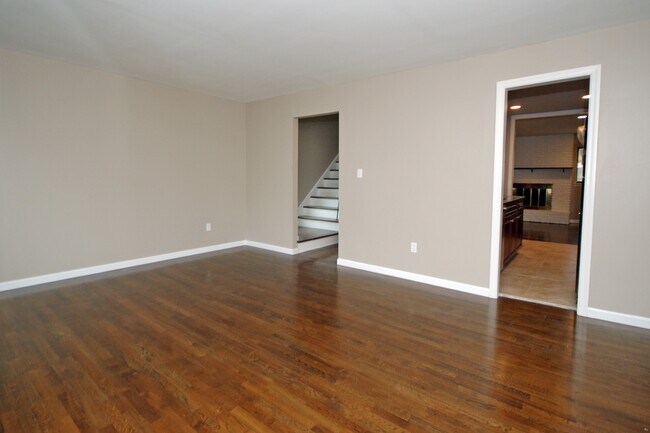 Building Photo - 56 Chelsea Way