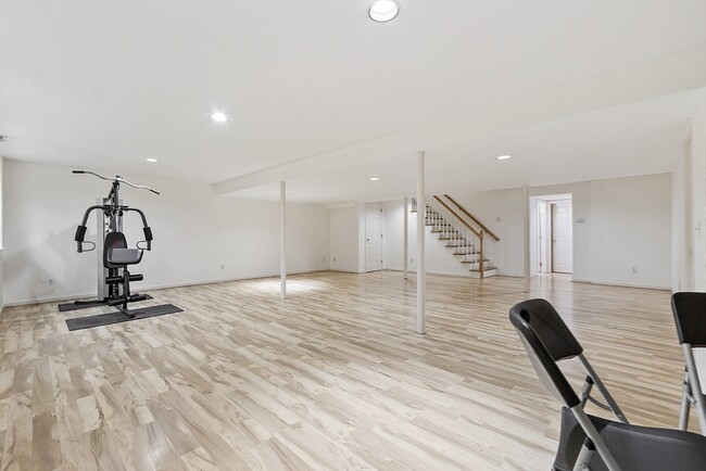 Building Photo - 5 Maple Ridge Dr