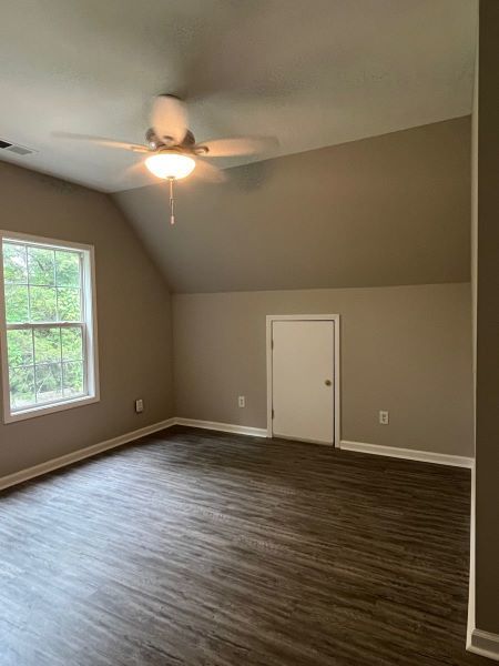 Building Photo - Recently renovated 3bd/2ba townhome in Ced...