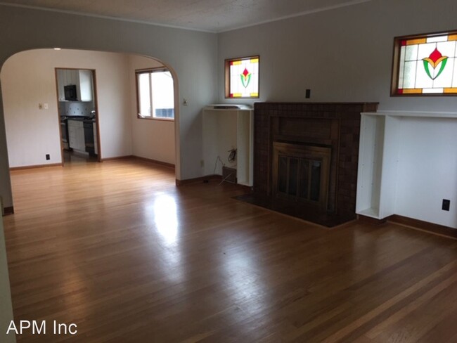 Building Photo - 2 br, 1.5 bath House - 1612 N. 35th St.
