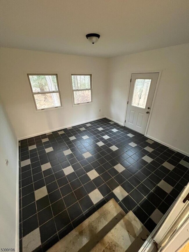 Building Photo - 430 Deerfield Ln