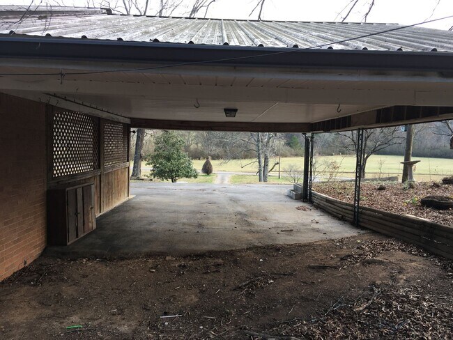 Building Photo - 3/1.5 Country House in Adairsville $1,595