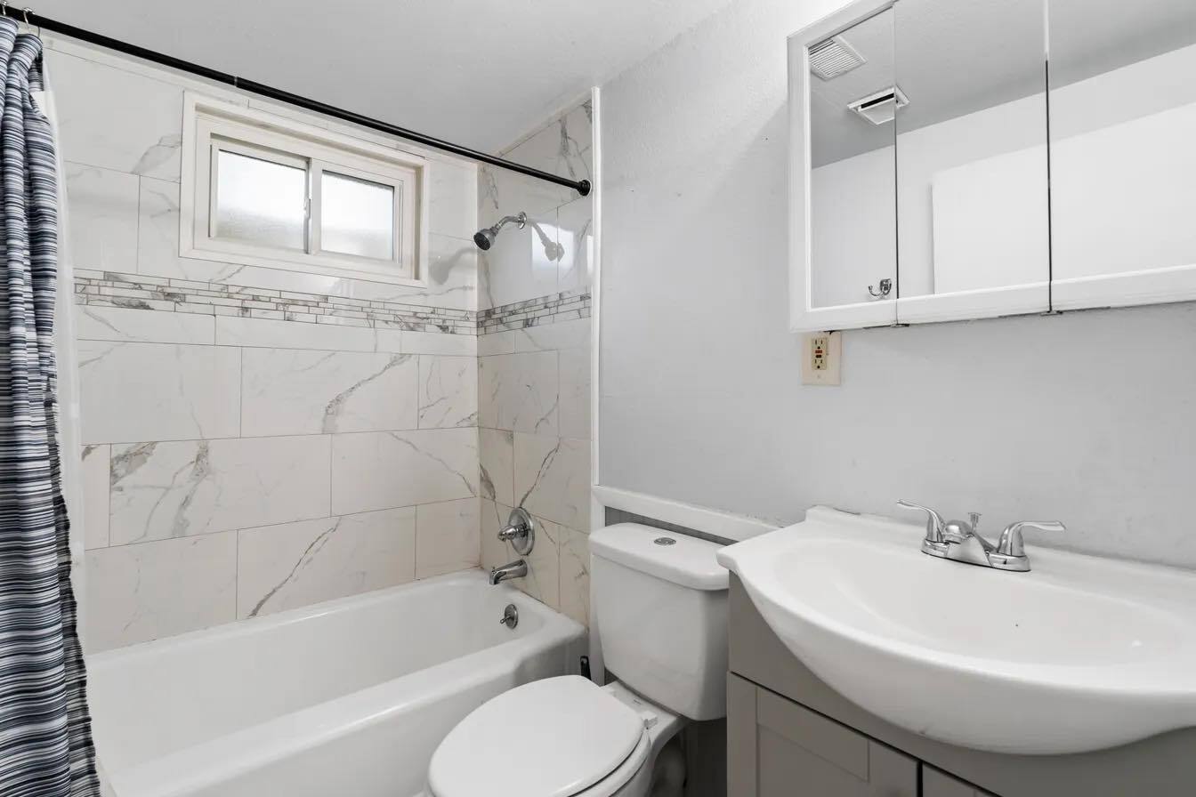 Building Photo - 408 Maplewood Dr