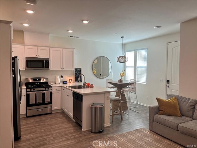 Building Photo - 30419 Town Square Dr