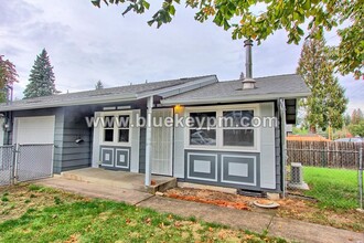 Building Photo - 2 Bed, 1 Bath Home in Rose Village Neighbo...