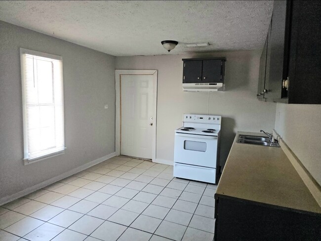 Building Photo - 422 Meriwether St