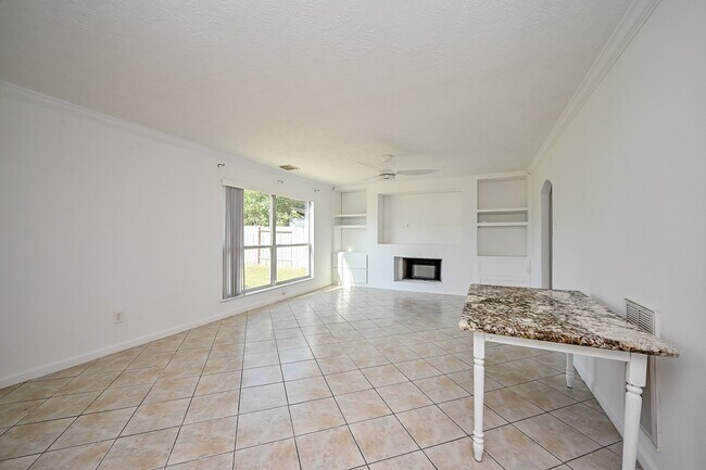 Building Photo - 18135 Brightwood Park Ln