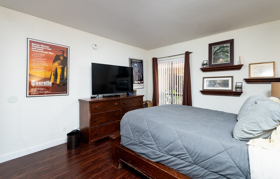 Building Photo - 1730 Camino Palmero St