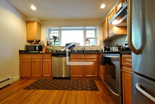 Building Photo - Large 3 bed in Brookline