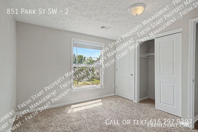 Building Photo - 851 Park St SW