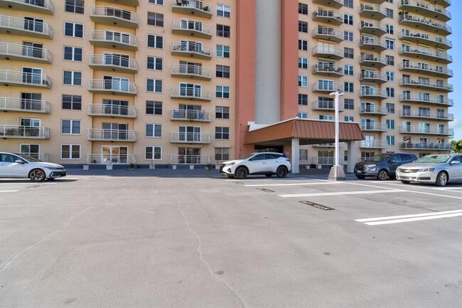 Building Photo - 4900 Brittany Dr S