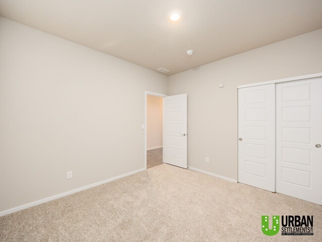 Building Photo - 5803 W Jamestown Ln