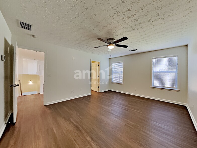 Building Photo - 1959 Johns Pl Ct NE