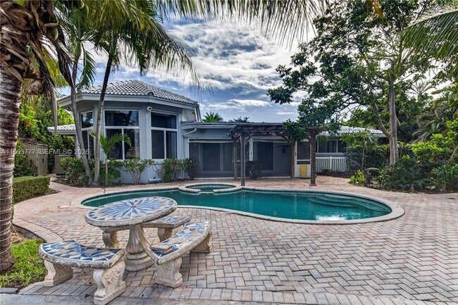 Building Photo - 2801 Coral Shores Dr