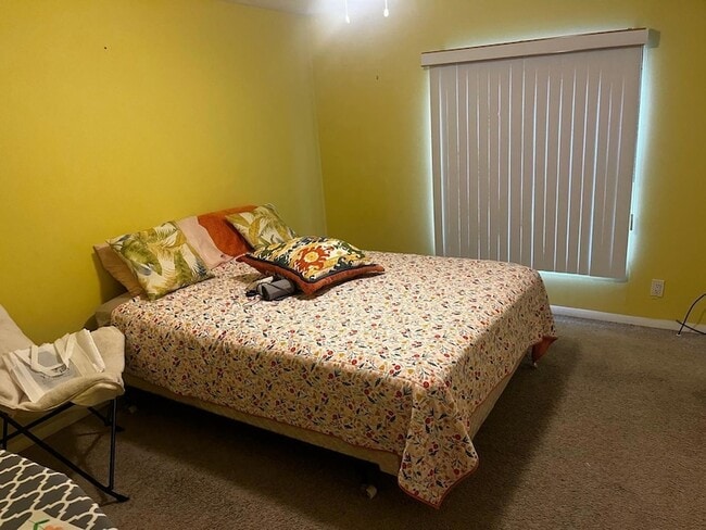 Building Photo - 10 SE Hermosa Ln
