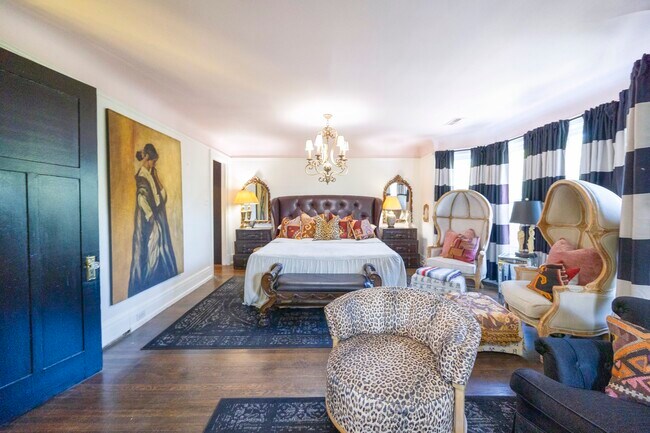 Building Photo - Historic Beauty: 3BR Near Downtown Detroit & | Henry Ford