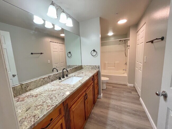 Building Photo - 2 BR / 2 BA Las Palmas Condo!