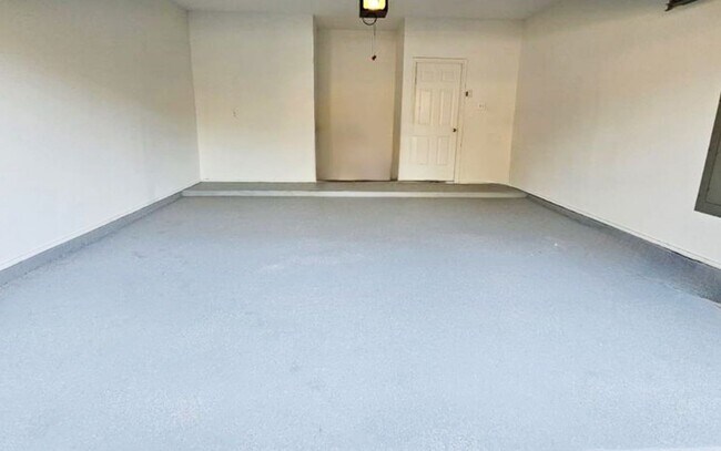 Building Photo - Amazing 4 b+2.5b Single family