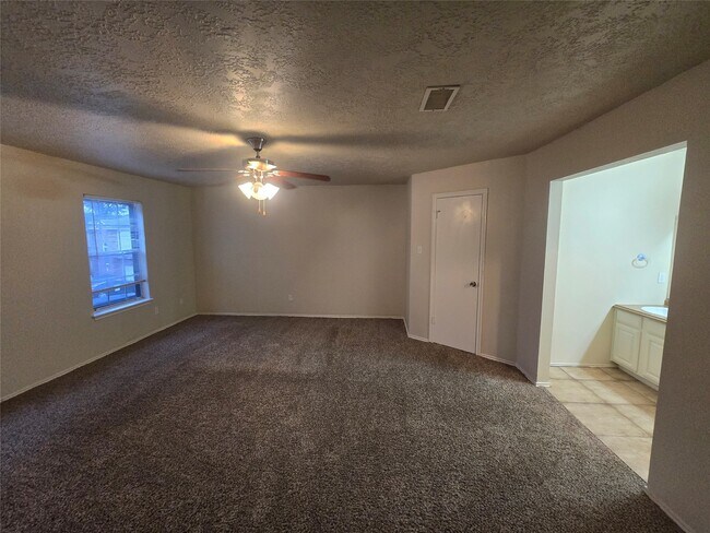 Building Photo - 19602 Cotton Creek Dr