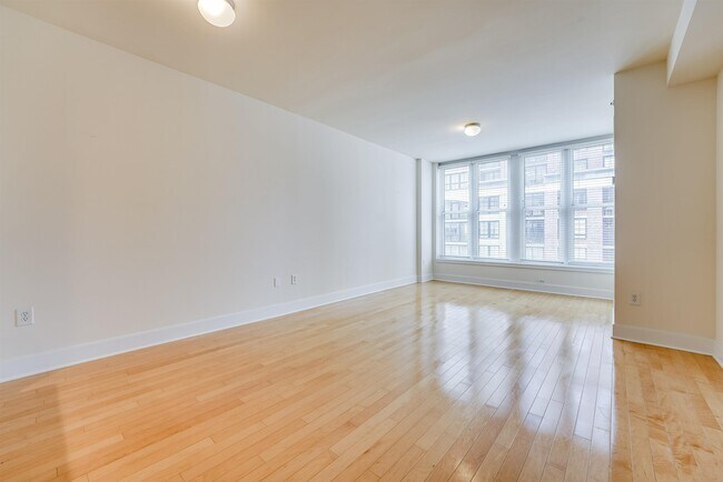 Building Photo - 1125 Maxwell Ln