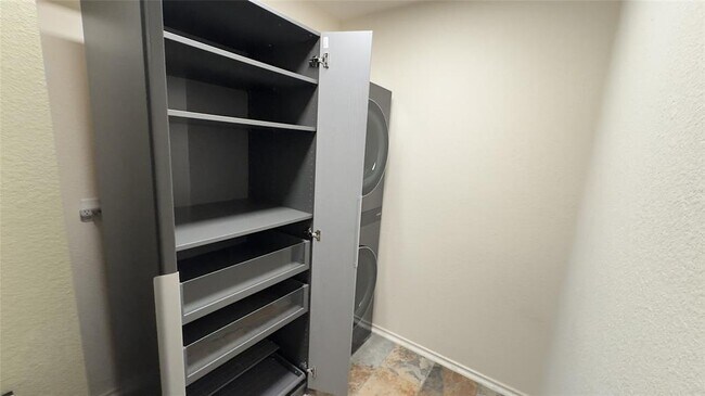 Building Photo - 700 Sweet Leaf Ln