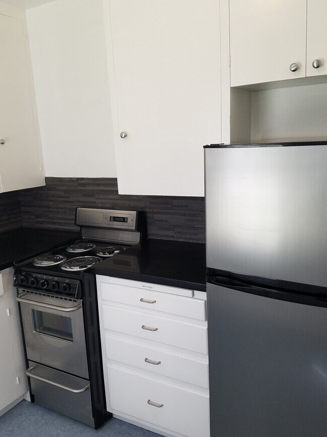 Interior Photo - Broadmoor Manor