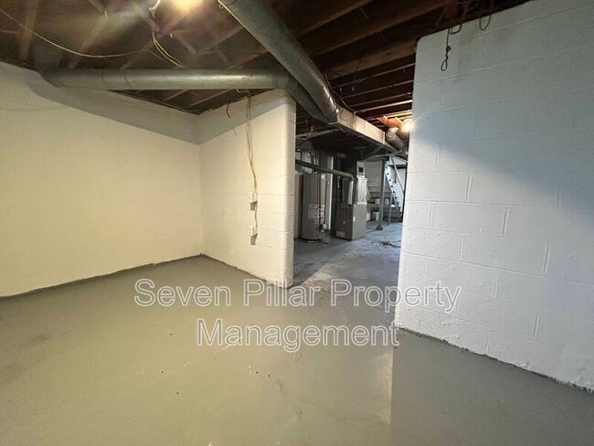 Building Photo - 323 S Napoleon Ave