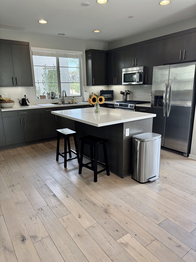 Building Photo - 5256 Pacific Ter