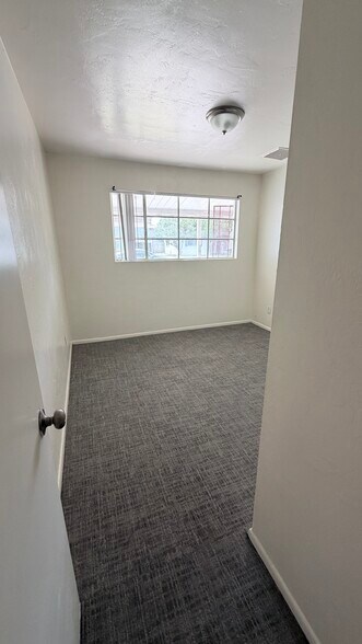 Building Photo - 1204 W 7th St