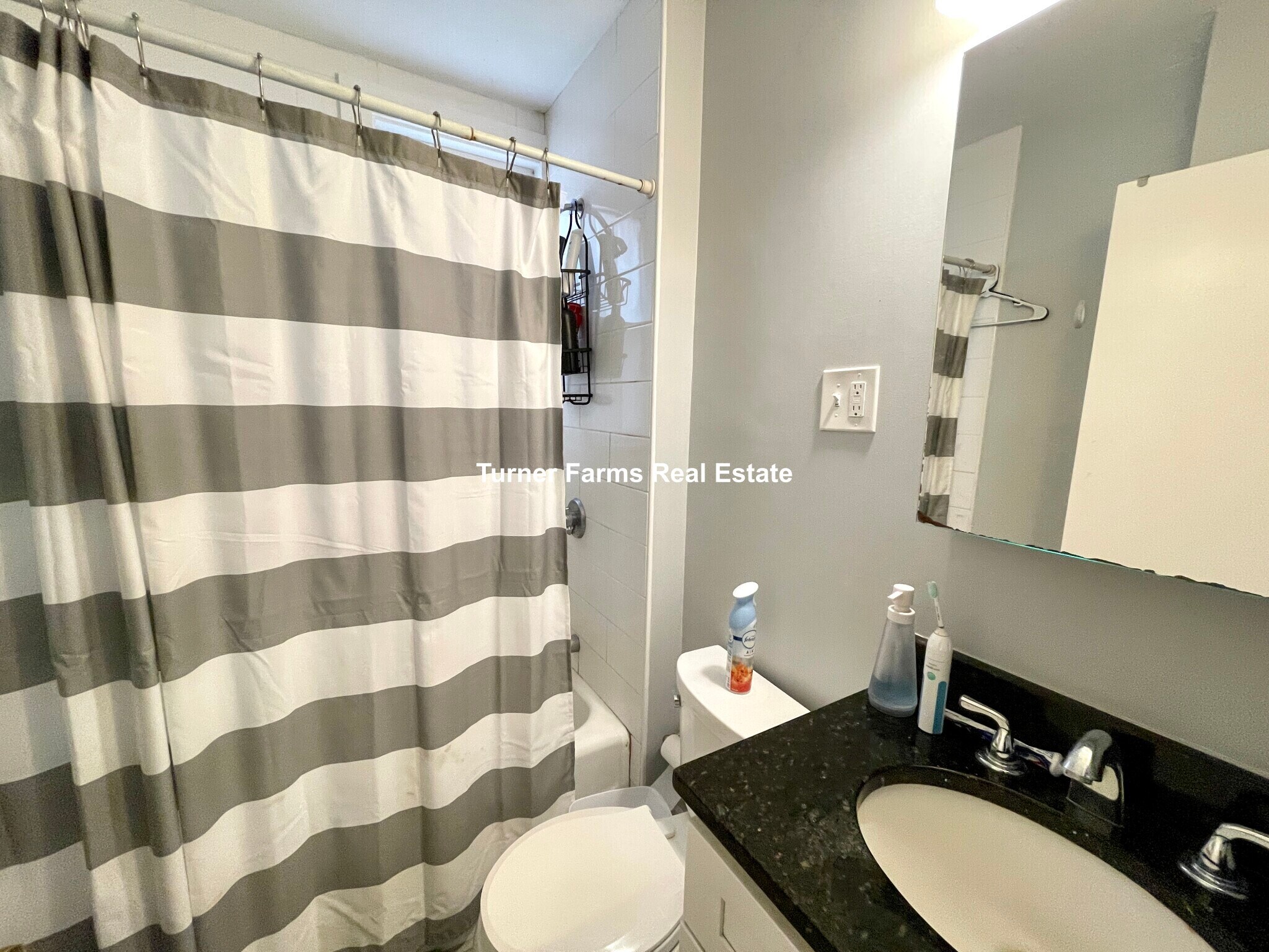 Building Photo - 38 Cherry St