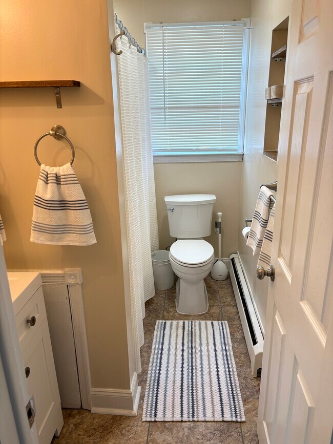 Bathroom - 6 N Newport Ave