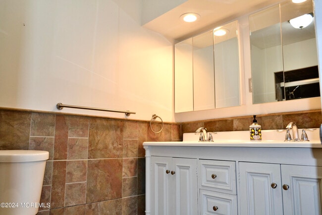 Building Photo - 30 Meadow Green Cir