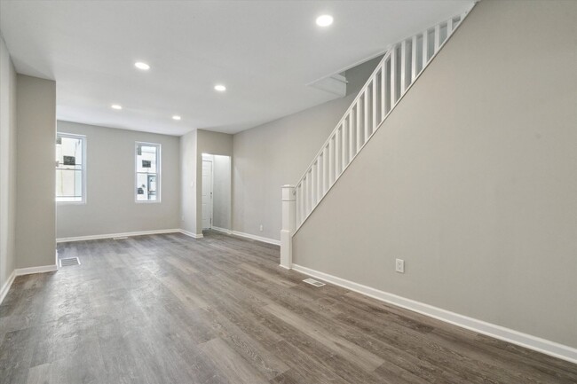 Building Photo - Newly Renovated 3 Bedroom Home
