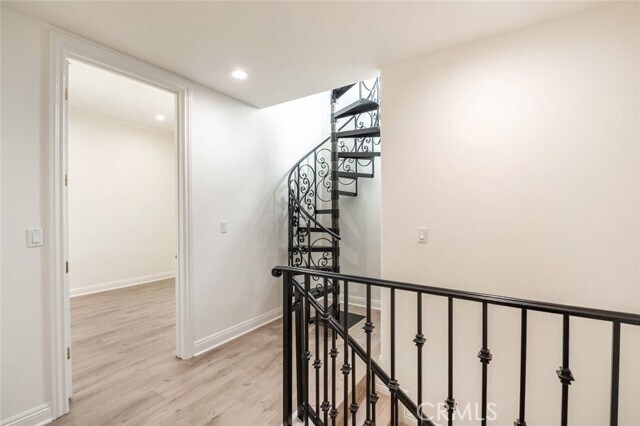 Building Photo - 526 E Elmwood Ave
