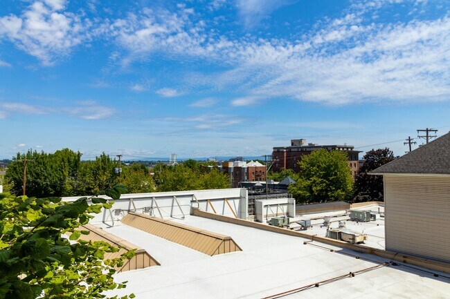 Building Photo - 1 Bedroom with den close to SW! Walking distance to Providence Park!