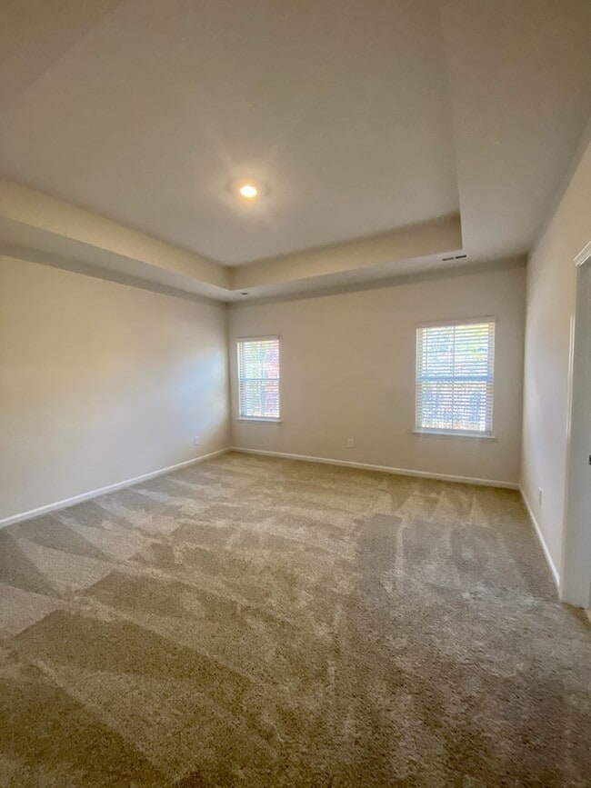 Building Photo - Beautiful 3BR/2.5BA Townhouse; Easy Access to I485 and Uptown
