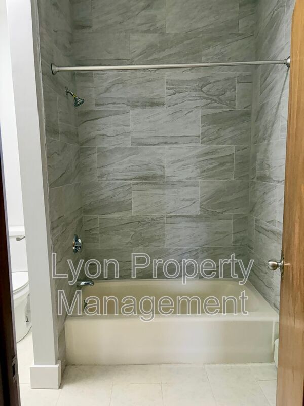 Building Photo - 262 Illinois St