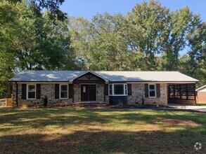 Building Photo - Renovated 3 Bedroom Home in Oakdale