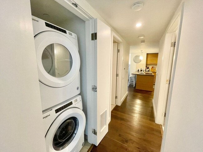 Building Photo - Luxurious Condo at Madrone w/Bay, City Views, Balcony, Pool, Parking, Storage -FULLY FURNISHED OP...
